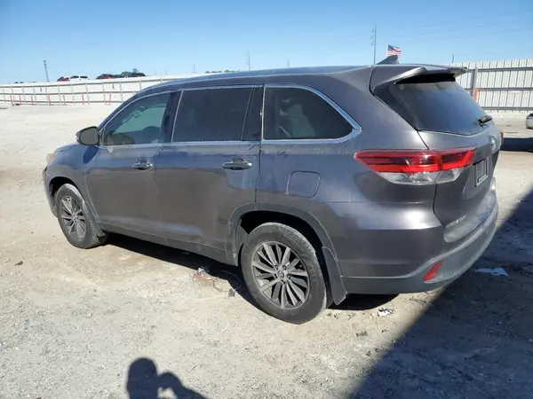 5TDKZRFH7KS560789 2019 TOYOTA HIGHLANDER - Image 2