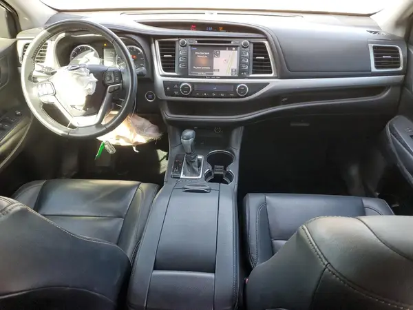 5TDKZRFH7KS560789 2019 TOYOTA HIGHLANDER - Image 8