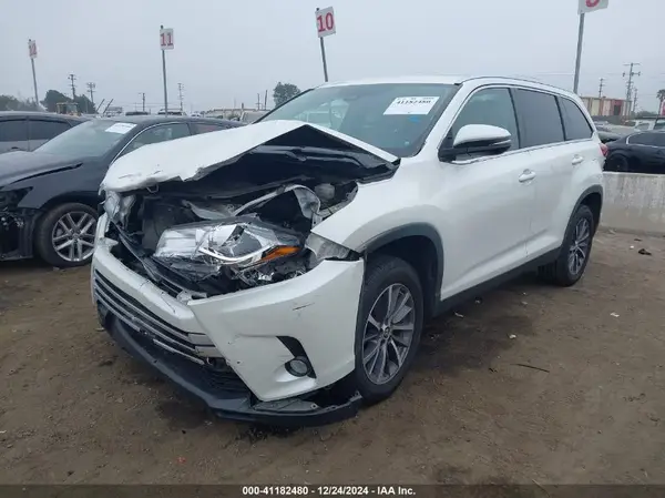 5TDKZRFH7KS562431 2019 TOYOTA HIGHLANDER - Image 2