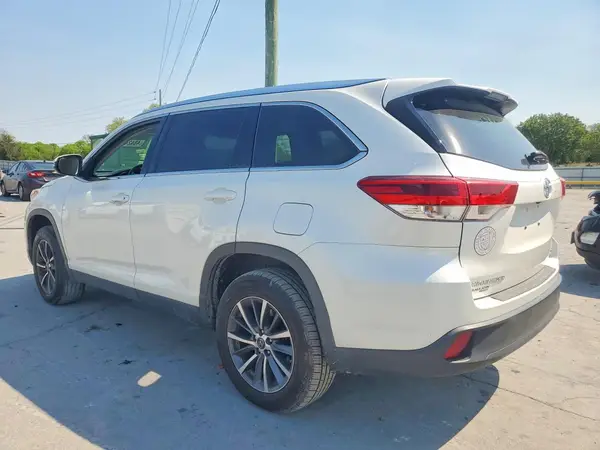5TDKZRFH7KS567841 2019 TOYOTA HIGHLANDER - Image 2