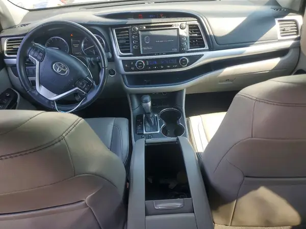 5TDKZRFH7KS567841 2019 TOYOTA HIGHLANDER - Image 8