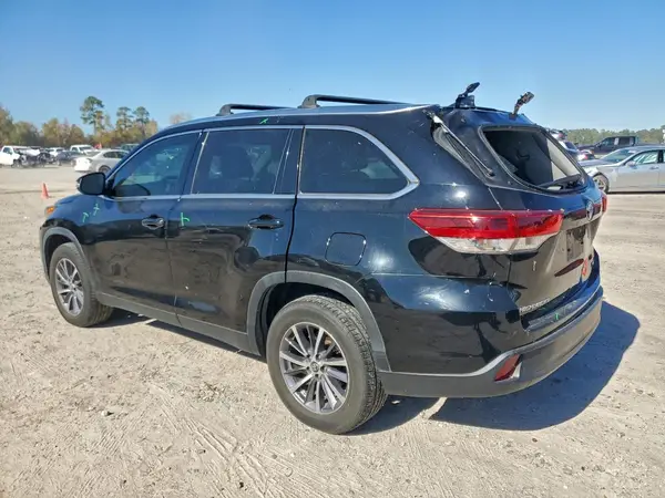 5TDKZRFH7KS569539 2019 TOYOTA HIGHLANDER - Image 2
