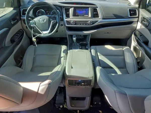 5TDKZRFH7KS569539 2019 TOYOTA HIGHLANDER - Image 8