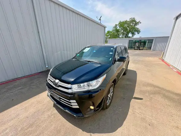 5TDKZRFH7KS572196 2019 TOYOTA HIGHLANDER - Image 2