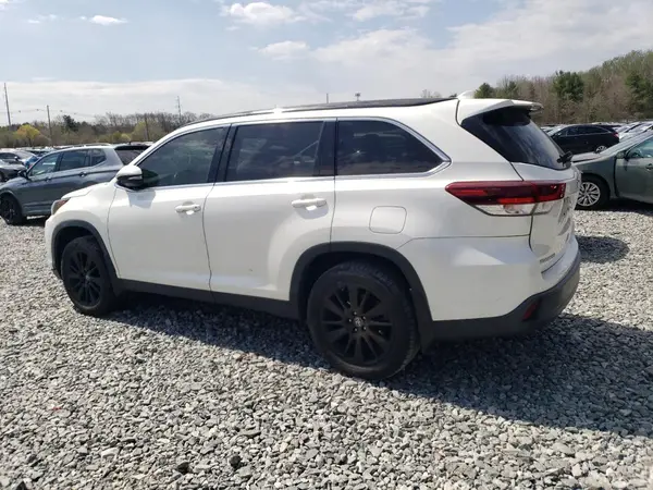 5TDKZRFH7KS575003 2019 TOYOTA HIGHLANDER - Image 2
