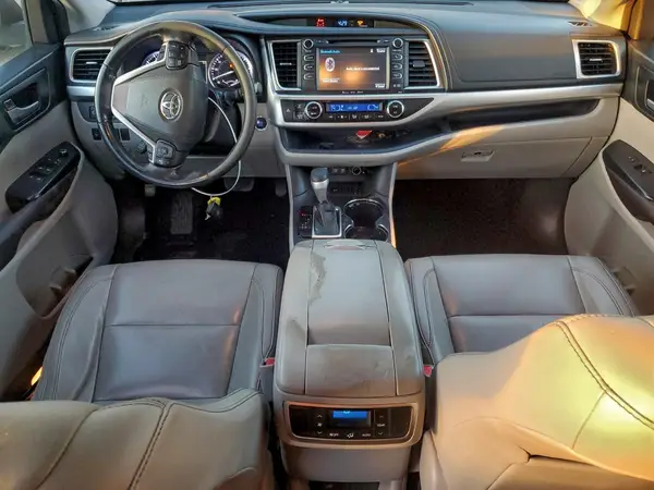 5TDKZRFH8HS192163 2017 TOYOTA HIGHLANDER - Image 8