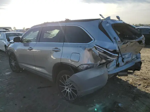 5TDKZRFH8HS197833 2017 TOYOTA HIGHLANDER - Image 2