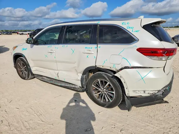 5TDKZRFH8HS204375 2017 TOYOTA HIGHLANDER - Image 2