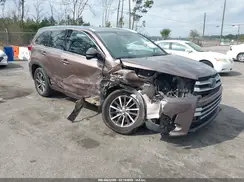 5TDKZRFH8HS210208 2017 TOYOTA HIGHLANDER