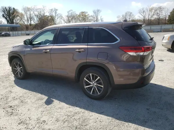 5TDKZRFH8HS224822 2017 TOYOTA HIGHLANDER - Image 2