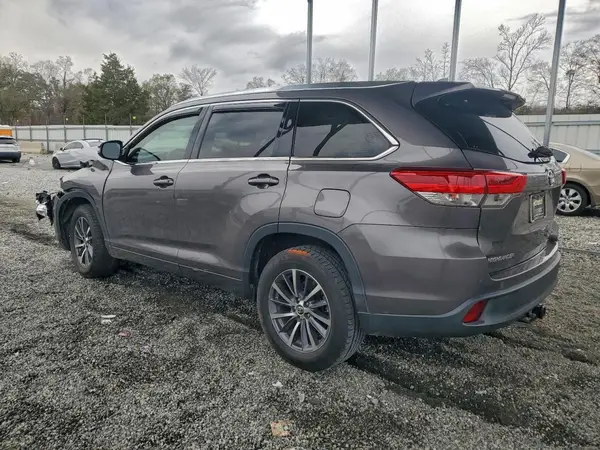 5TDKZRFH8HS225971 2017 TOYOTA HIGHLANDER - Image 2