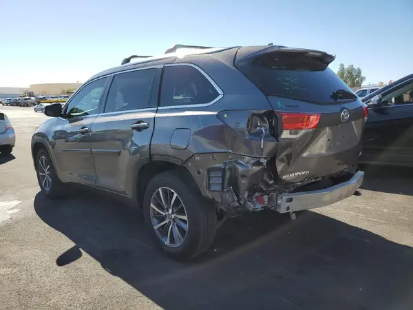 5TDKZRFH8HS230460 2017 TOYOTA HIGHLANDER - Image 2