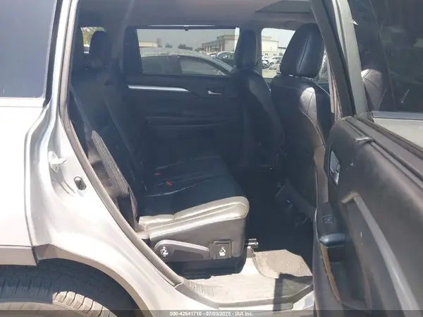 5TDKZRFH8HS507575 2017 TOYOTA HIGHLANDER - Image 8