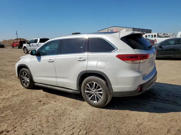5TDKZRFH8HS509133 2017 TOYOTA HIGHLANDER - Image 2