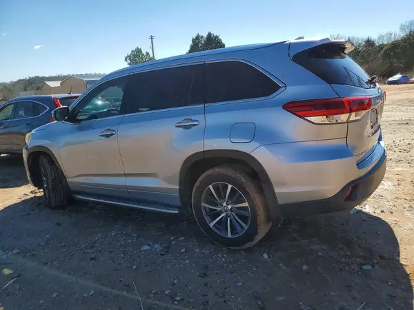 5TDKZRFH8HS510296 2017 TOYOTA HIGHLANDER - Image 2