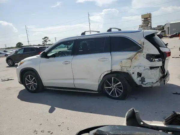5TDKZRFH8HS510475 2017 TOYOTA HIGHLANDER - Image 2