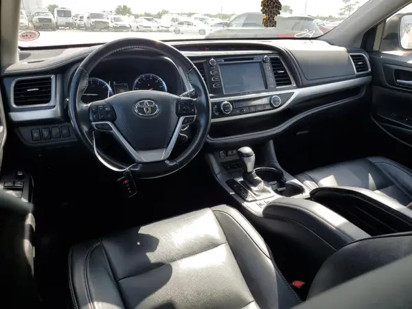 5TDKZRFH8HS510475 2017 TOYOTA HIGHLANDER - Image 8