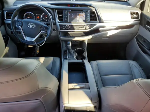 5TDKZRFH8HS511044 2017 TOYOTA HIGHLANDER - Image 8