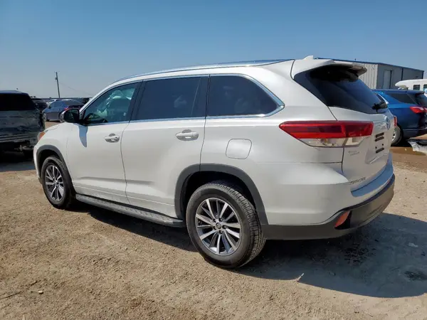 5TDKZRFH8HS511061 2017 TOYOTA HIGHLANDER - Image 2