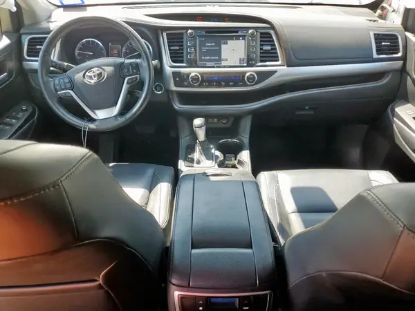 5TDKZRFH8HS511061 2017 TOYOTA HIGHLANDER - Image 8