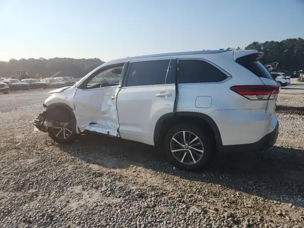 5TDKZRFH8HS513098 2017 TOYOTA HIGHLANDER - Image 2