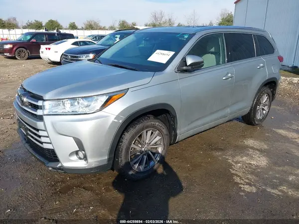 5TDKZRFH8HS513859 2017 TOYOTA HIGHLANDER - Image 2