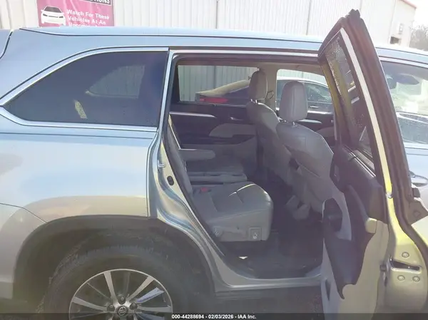 5TDKZRFH8HS513859 2017 TOYOTA HIGHLANDER - Image 8