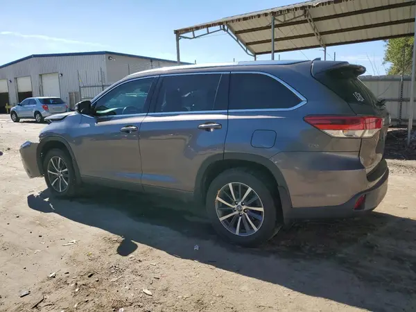 5TDKZRFH8HS514039 2017 TOYOTA HIGHLANDER - Image 2