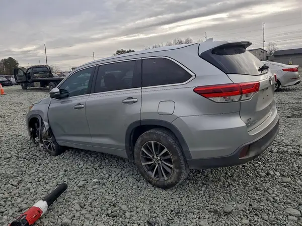 5TDKZRFH8HS514526 2017 TOYOTA HIGHLANDER - Image 2