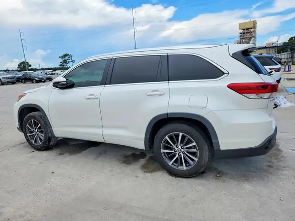 5TDKZRFH8HS515868 2017 TOYOTA HIGHLANDER - Image 2