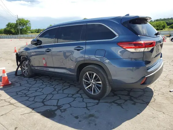 5TDKZRFH8HS516633 2017 TOYOTA HIGHLANDER - Image 2