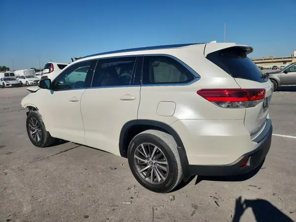 5TDKZRFH8HS518723 2017 TOYOTA HIGHLANDER - Image 2