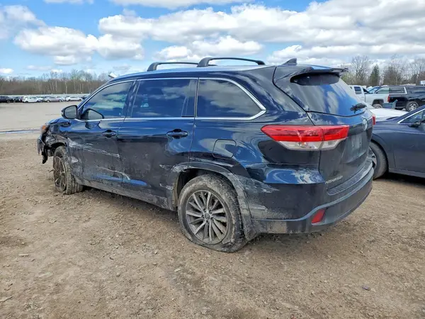 5TDKZRFH8HS519726 2017 TOYOTA HIGHLANDER - Image 2