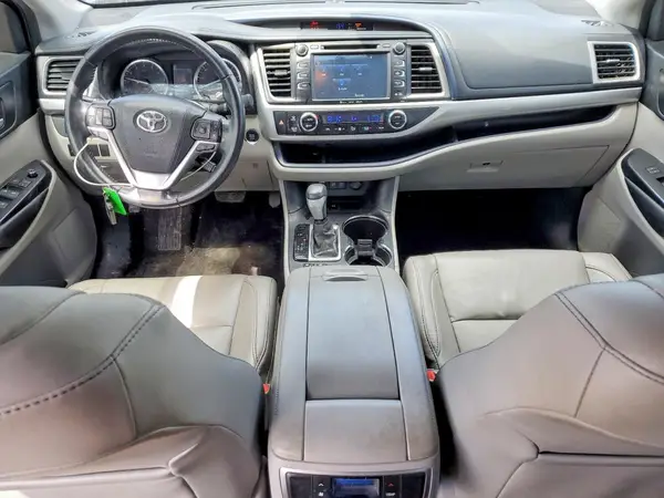 5TDKZRFH8HS519726 2017 TOYOTA HIGHLANDER - Image 8