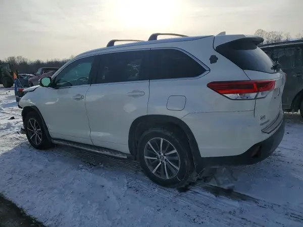 5TDKZRFH8HS519886 2017 TOYOTA HIGHLANDER - Image 2
