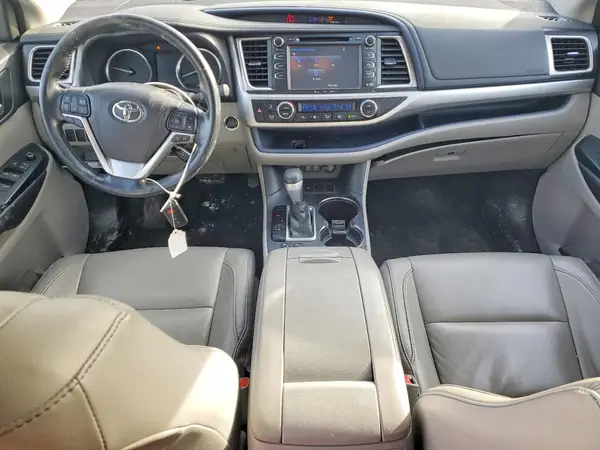5TDKZRFH8HS519886 2017 TOYOTA HIGHLANDER - Image 8