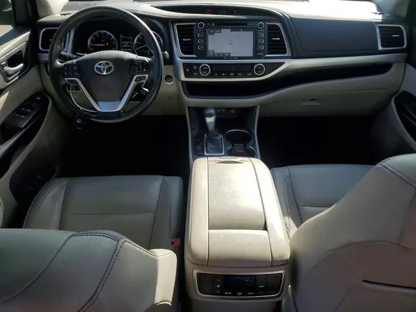 5TDKZRFH8HS520844 2017 TOYOTA HIGHLANDER - Image 8