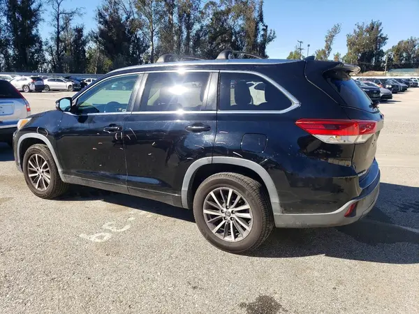5TDKZRFH8HS522495 2017 TOYOTA HIGHLANDER - Image 2