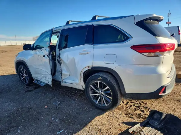5TDKZRFH8HS522707 2017 TOYOTA HIGHLANDER - Image 2