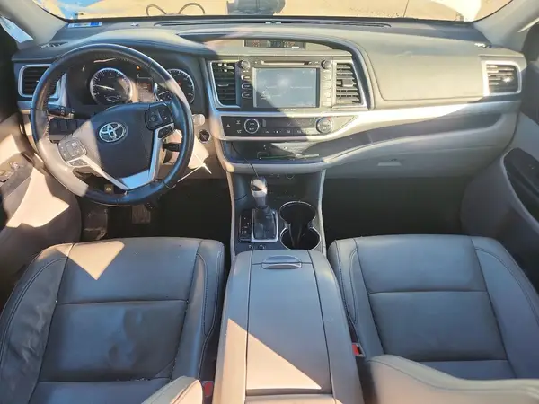 5TDKZRFH8HS522707 2017 TOYOTA HIGHLANDER - Image 8