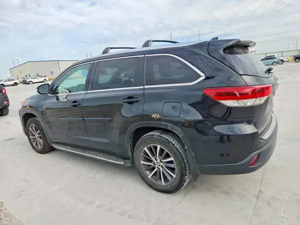 5TDKZRFH8HS522724 2017 TOYOTA HIGHLANDER - Image 2