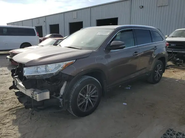 5TDKZRFH8JS238323 2018 TOYOTA HIGHLANDER - Image 1