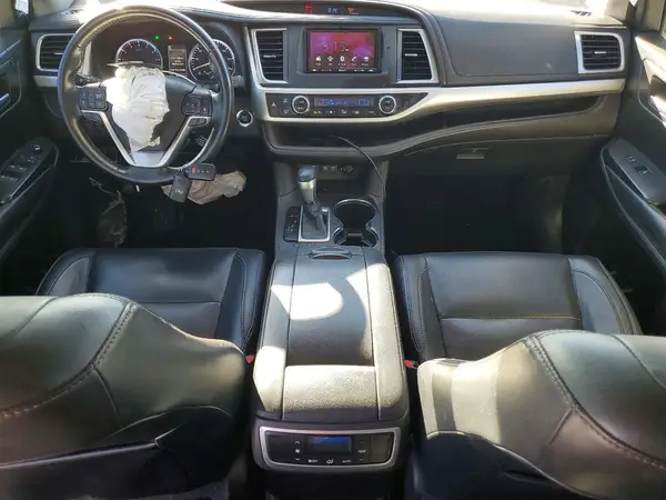 5TDKZRFH8JS244185 2018 TOYOTA HIGHLANDER - Image 8