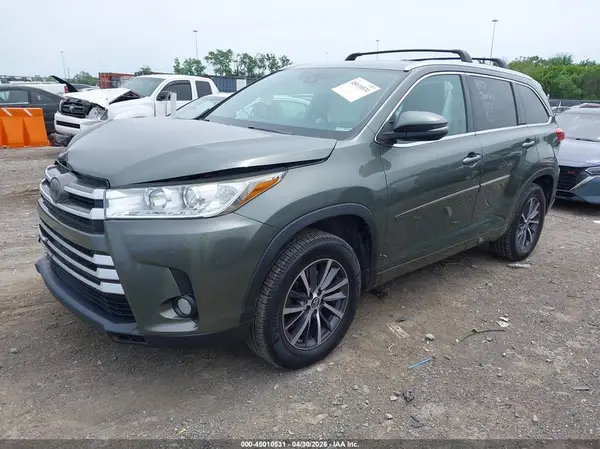 5TDKZRFH8JS249094 2018 TOYOTA HIGHLANDER - Image 2