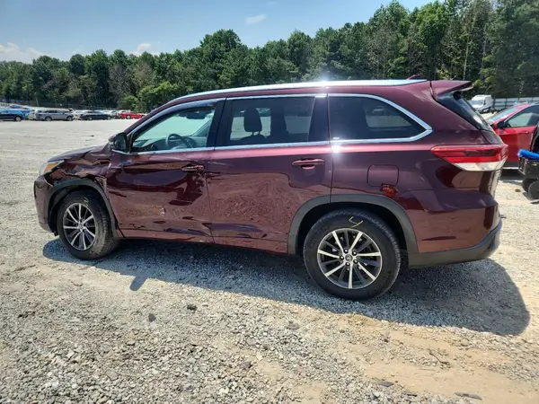 5TDKZRFH8JS260208 2018 TOYOTA HIGHLANDER - Image 2