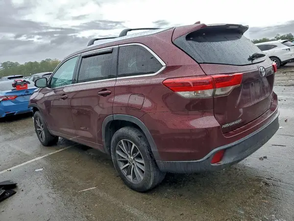 5TDKZRFH8JS265604 2018 TOYOTA HIGHLANDER - Image 2