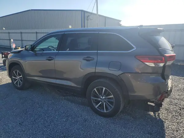 5TDKZRFH8JS267708 2018 TOYOTA HIGHLANDER - Image 2