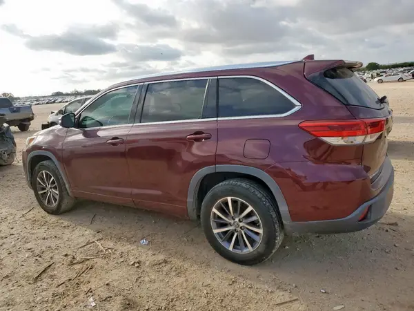 5TDKZRFH8JS272486 2018 TOYOTA HIGHLANDER - Image 2