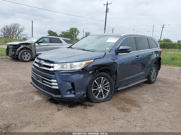 5TDKZRFH8JS281012 2018 TOYOTA HIGHLANDER - Image 2