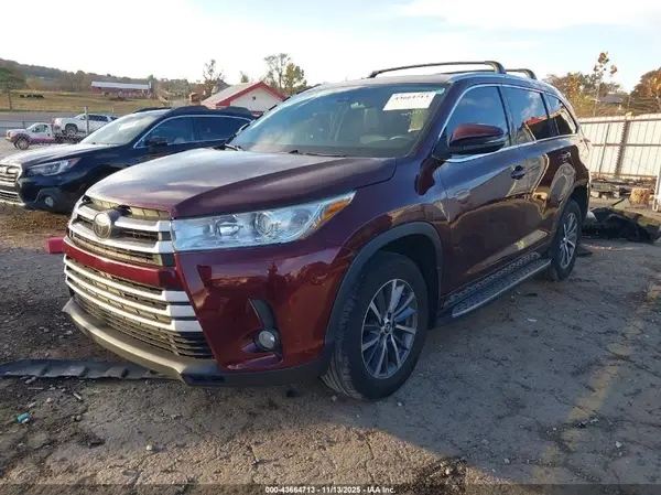 5TDKZRFH8JS281088 2018 TOYOTA HIGHLANDER - Image 2